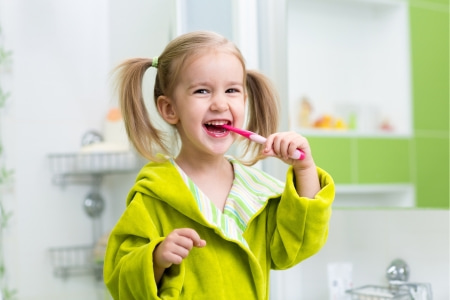 child brushing teeth - kids dentist in Grand Prairie, Alberta schedule appointment